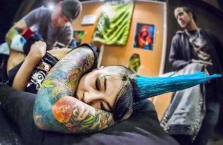 Νέα τάση στο τατουάζ -Γράμματα παντού [εικόνες] | iefimerida.gr 6