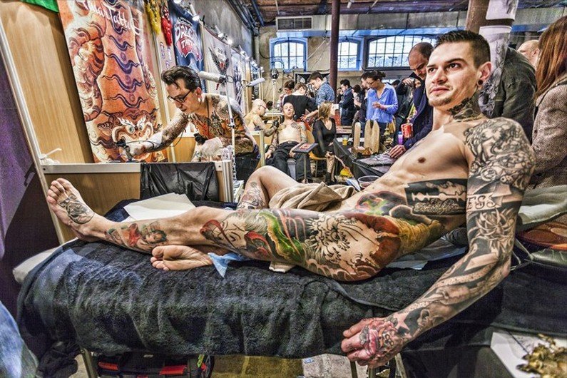 Νέα τάση στο τατουάζ -Γράμματα παντού [εικόνες] | iefimerida.gr 7