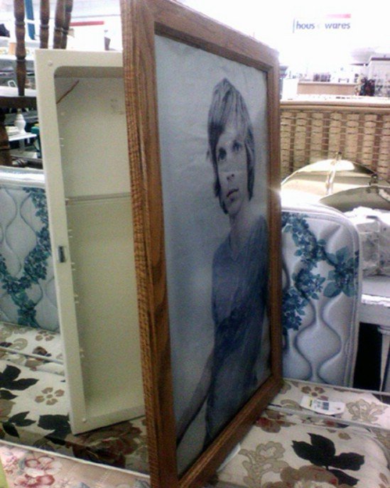 15 απίθανες κρυψώνες μέσα στο σπίτι - Τα πλακάκια-συρτάρια και οι τρύπες στις πόρτες [εικόνες] | iefimerida.gr 4