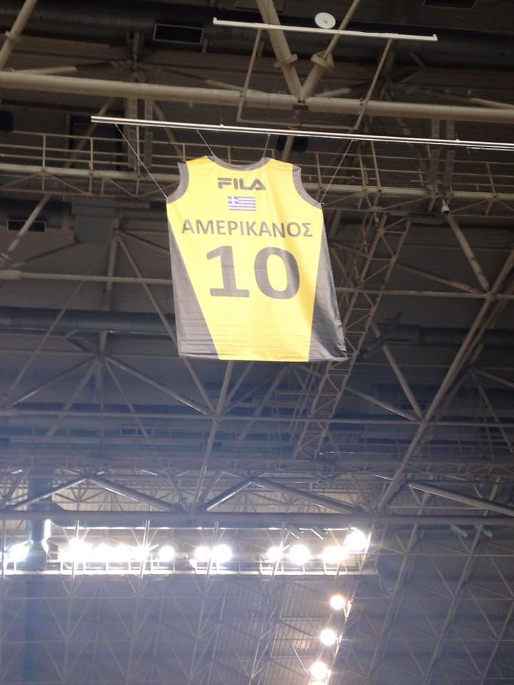 Η φανέλα του Παγκόσμιου της ΑΕΚ, Γιώργου Αμερικάνου στον ουρανό του ΟΑΚΑ [εικόνες & βίντεο] | iefimerida.gr 0