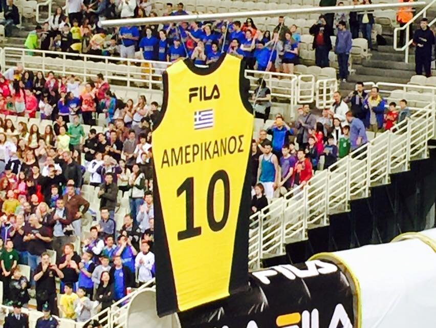 Η φανέλα του Παγκόσμιου της ΑΕΚ, Γιώργου Αμερικάνου στον ουρανό του ΟΑΚΑ [εικόνες & βίντεο] | iefimerida.gr 3