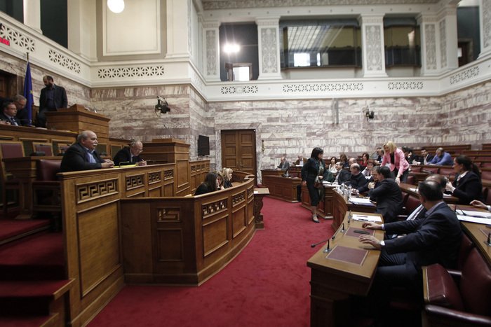 Χάος και καυτοί διάλογοι στη Βουλή για την Πράξη Νομοθετικού Περιεχομένου | iefimerida.gr 2