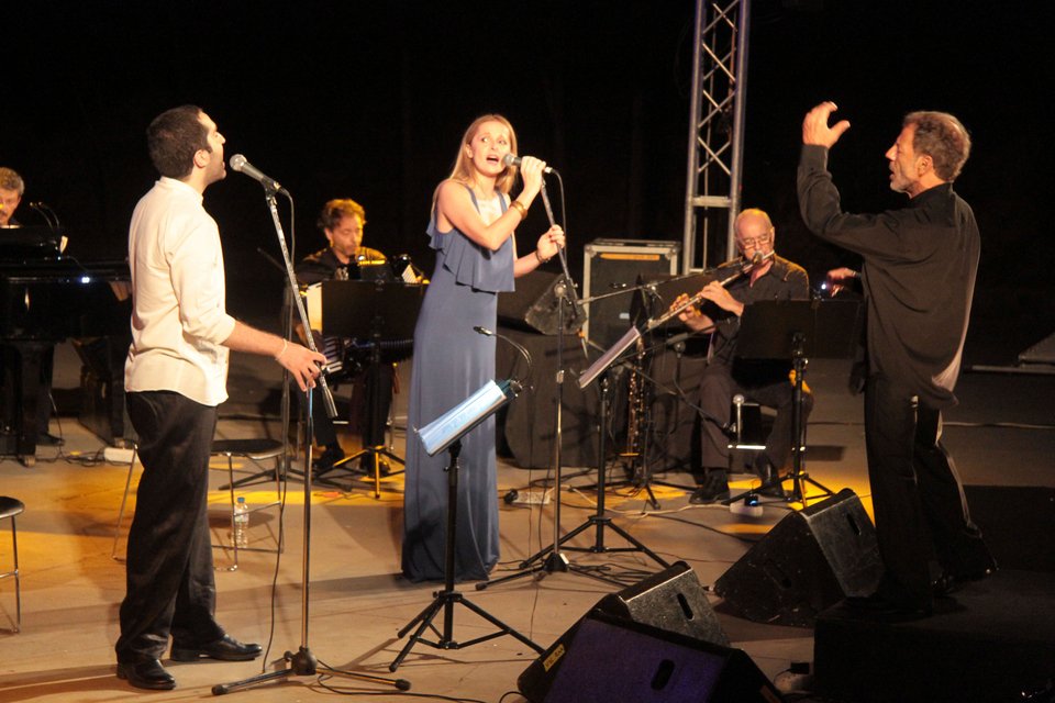 Γαμπρός στα 76 του ο Σταύρος Ξαρχάκος -Παντρεύτηκε την αγαπημένη του Ηρώ Σαΐα [εικόνες] | iefimerida.gr 6