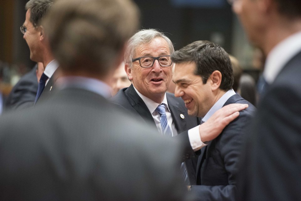 Χαλαρός και ευδιάθετος ο Τσίπρας – Τα χάδια του Γιούνκερ, τα χαμόγελα με τους άλλους ηγέτες [εικόνες] | iefimerida.gr 3