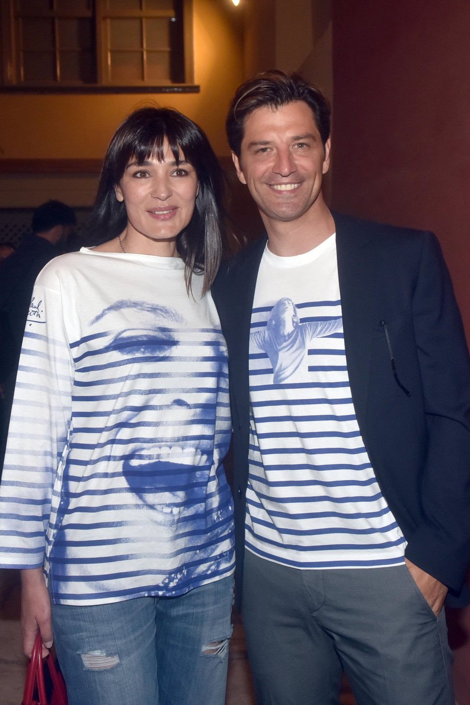 Ο Ρουβάς φόρεσε το μπλουζάκι που σχεδίασε ο Jean Paul Gaultier προς τιμήν της Μελίνας Μερκούρη [εικόνες & βίντεο] | iefimerida.gr 2