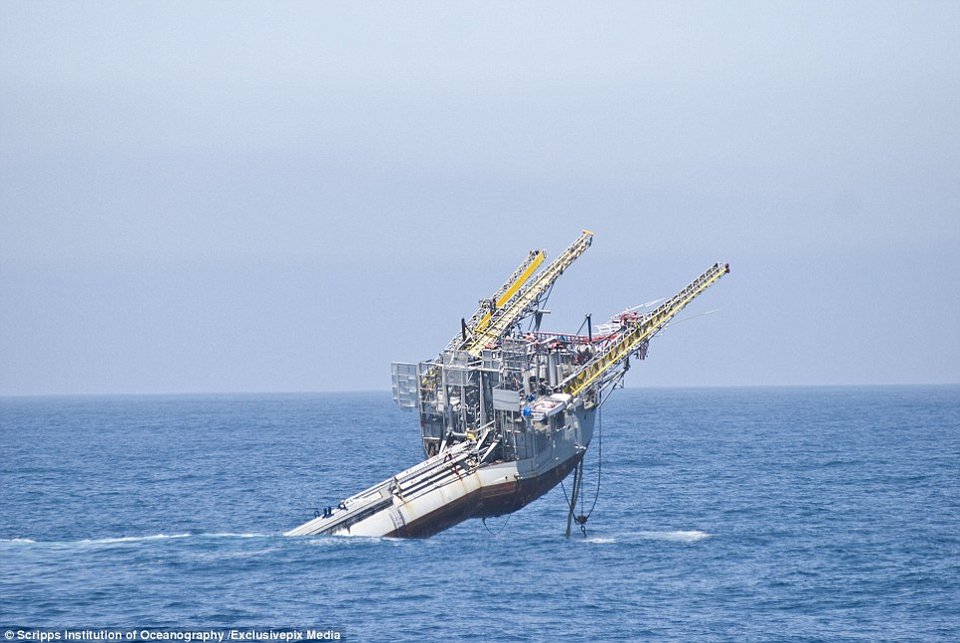 Μοναδικό πλοίο: Γυρνάει κάθετα αλλά δεν βυθίζεται [εικόνες & βίντεο] | iefimerida.gr 2