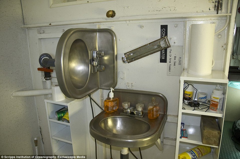 Μοναδικό πλοίο: Γυρνάει κάθετα αλλά δεν βυθίζεται [εικόνες & βίντεο] | iefimerida.gr 6