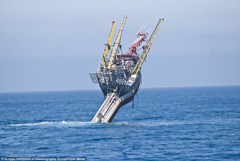 Μοναδικό πλοίο: Γυρνάει κάθετα αλλά δεν βυθίζεται [εικόνες & βίντεο] | iefimerida.gr 3