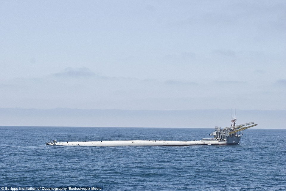 Μοναδικό πλοίο: Γυρνάει κάθετα αλλά δεν βυθίζεται [εικόνες & βίντεο] | iefimerida.gr 1