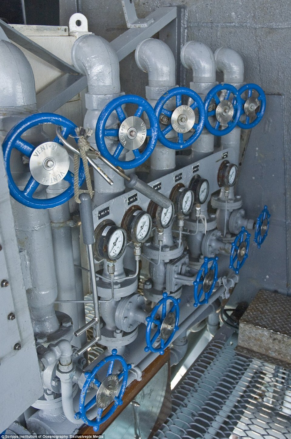 Μοναδικό πλοίο: Γυρνάει κάθετα αλλά δεν βυθίζεται [εικόνες & βίντεο] | iefimerida.gr 7