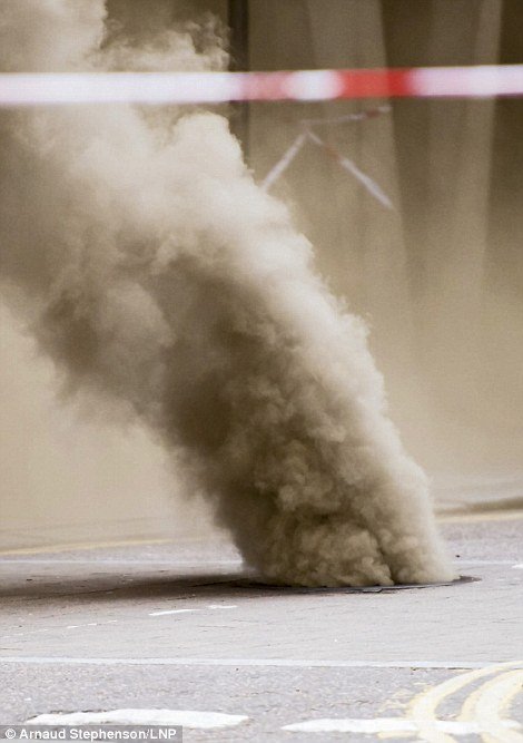 Το Λονδίνο στο σκοτάδι: Υπόγεια πυρκαγιά προκάλεσε γενικό μπλακ άουτ [εικόνες] | iefimerida.gr 6