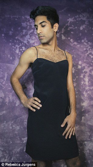 Αντρες θεές: Ποζάρουν με γυναικεία ρούχα όπως τα μοντέλα περιοδικών [εικόνες] | iefimerida.gr 4