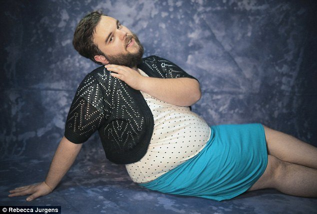 Αντρες θεές: Ποζάρουν με γυναικεία ρούχα όπως τα μοντέλα περιοδικών [εικόνες] | iefimerida.gr 7