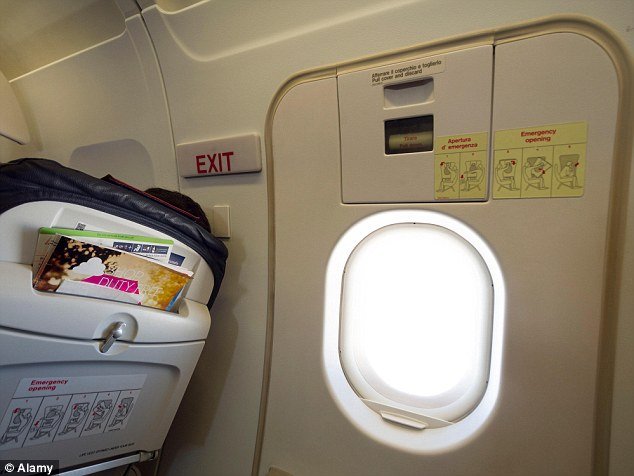  Απαντήσεις σε 8 καυτά ερωτήματα για τις πτήσεις: Πού κοιμούνται οι πιλότοι στα 35.000 πόδια, τι τρώνε, τι είναι αυτή η λευκή γραμμή που αφήνουν πίσω τους τα αεροπλάνα [λίστα] | iefimerida.gr 6