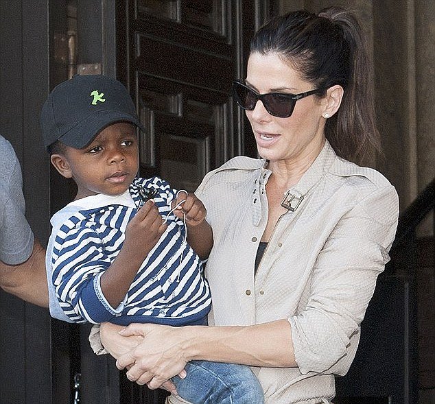 Στα δικαστήρια η Σάντρα Μπούλοκ | iefimerida.gr 1