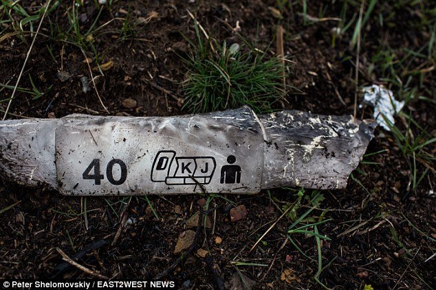 Πινακίδα-σοκ στο σημείο συντριβής του Boeing της Malaysia στην Ουκρανία -«Προσοχή, μπορεί να υπάρχουν ακόμη ανθρώπινα μέλη στον χώρο» [εικόνες] | iefimerida.gr 13