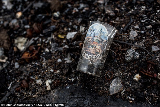 Πινακίδα-σοκ στο σημείο συντριβής του Boeing της Malaysia στην Ουκρανία -«Προσοχή, μπορεί να υπάρχουν ακόμη ανθρώπινα μέλη στον χώρο» [εικόνες] | iefimerida.gr 6