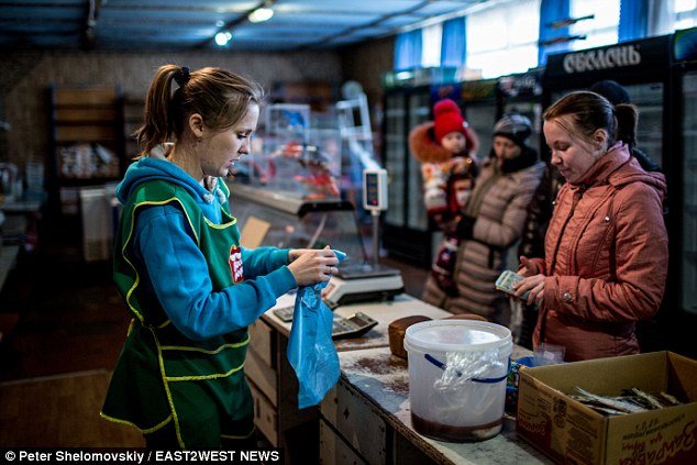 Πινακίδα-σοκ στο σημείο συντριβής του Boeing της Malaysia στην Ουκρανία -«Προσοχή, μπορεί να υπάρχουν ακόμη ανθρώπινα μέλη στον χώρο» [εικόνες] | iefimerida.gr 16