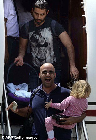 Δεκάδες γκέι Ισραηλινοί εγκαταλείπουν το Νεπάλ -Είχαν πάει εκεί για να γίνουν γονείς [εικόνες & βίντεο] | iefimerida.gr 4