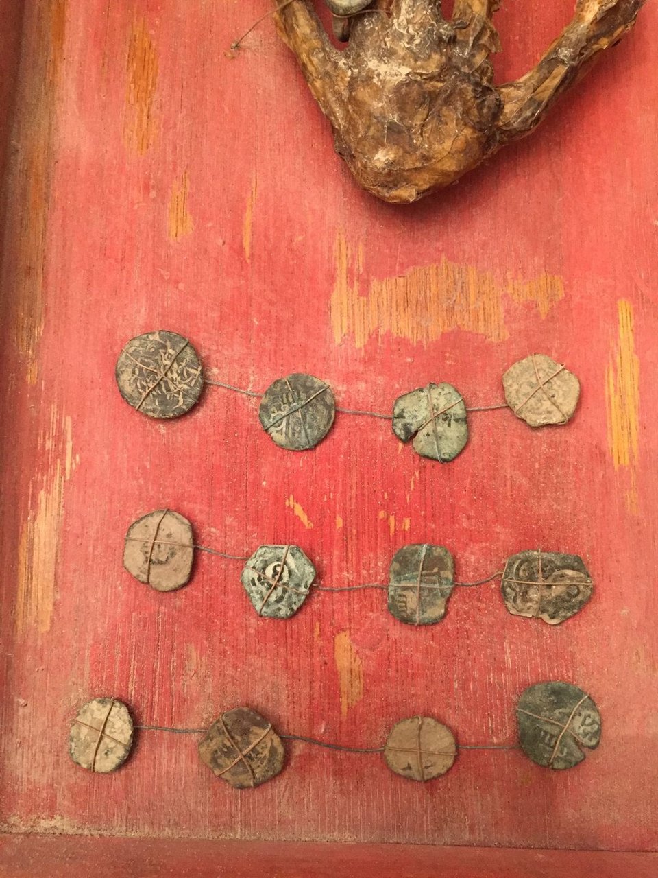 Βρήκαν θησαυρό πειρατών στο σπίτι τους – Νομίσματα, χάρτης και... κομμένο χέρι μέσα στο σεντούκι [εικόνες] | iefimerida.gr 6