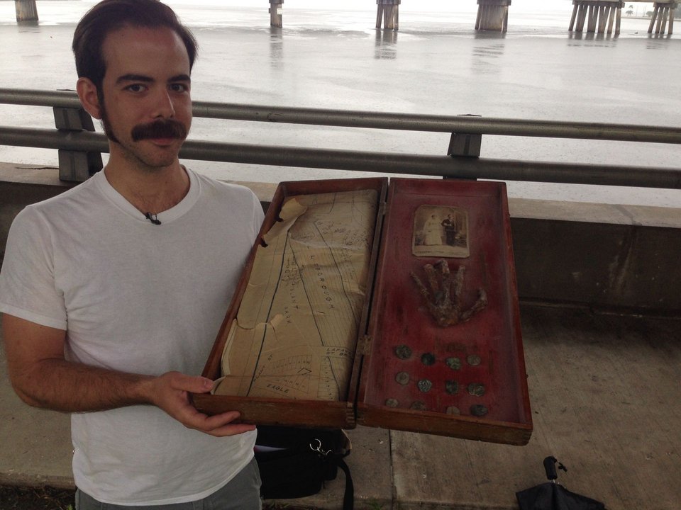 Βρήκαν θησαυρό πειρατών στο σπίτι τους – Νομίσματα, χάρτης και... κομμένο χέρι μέσα στο σεντούκι [εικόνες] | iefimerida.gr 0