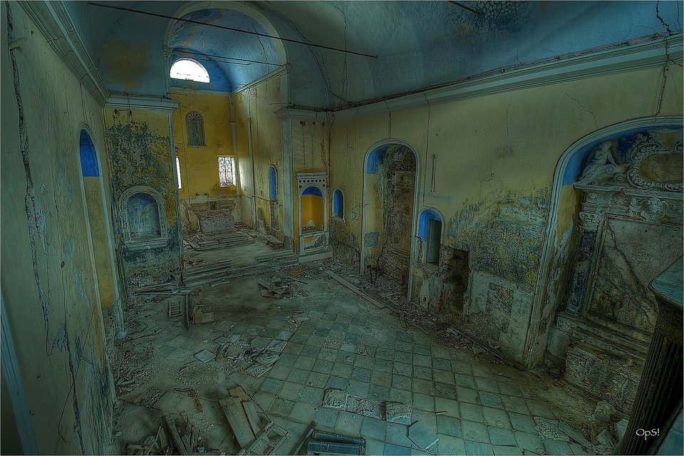 Το πιο απόκοσμο χωριό της Μεσογείου: Ρημαγμένα αρχοντικά, σοκάκια λαβύρινθοι -Το εγκατέλειψαν οι κάτοικοί του λόγω των σεισμών [εικόνες] | iefimerida.gr 4