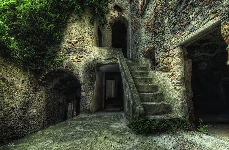 Το πιο απόκοσμο χωριό της Μεσογείου: Ρημαγμένα αρχοντικά, σοκάκια λαβύρινθοι -Το εγκατέλειψαν οι κάτοικοί του λόγω των σεισμών [εικόνες] | iefimerida.gr 8