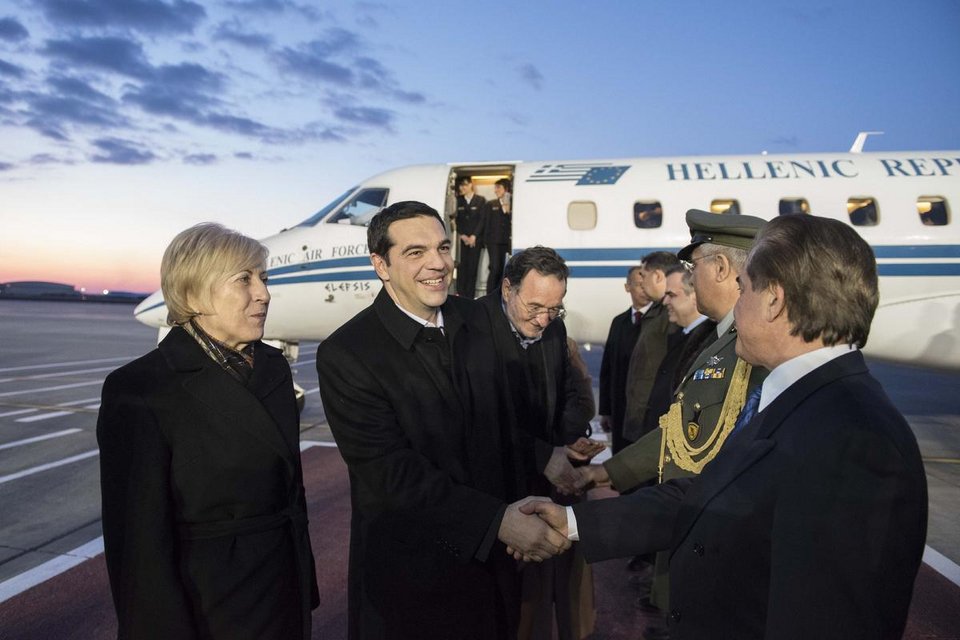 Στη Μόσχα ο Αλέξης Τσίπρας με την Περιστέρα -Πώς τον υποδέχθηκαν [εικόνες] | iefimerida.gr 3