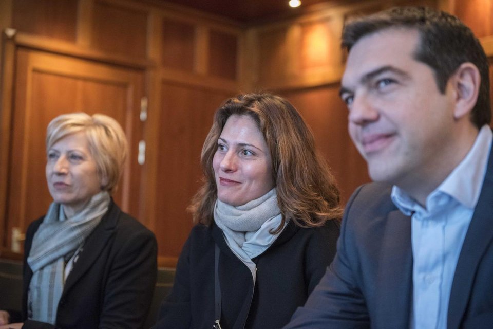 Η Περιστέρα κλέβει την παράσταση - Κομψή και με... αέρα στη Μόσχα με τον Τσίπρα [εικόνες] | iefimerida.gr 6