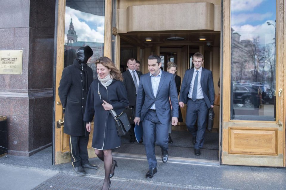 Η Περιστέρα κλέβει την παράσταση - Κομψή και με... αέρα στη Μόσχα με τον Τσίπρα [εικόνες] | iefimerida.gr 2