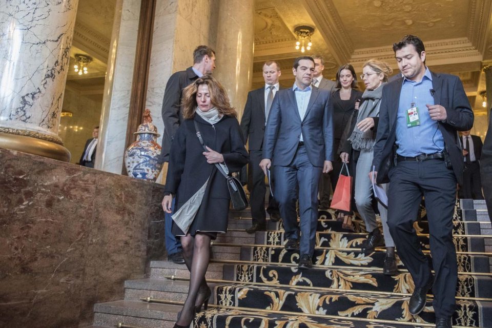 Η Περιστέρα κλέβει την παράσταση - Κομψή και με... αέρα στη Μόσχα με τον Τσίπρα [εικόνες] | iefimerida.gr 0