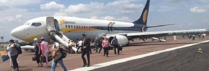 Προσγείωση θρίλερ -Βoeing κυριολεκτικά διαλύθηκε μόλις άγγιξε το έδαφος [εικόνες] | iefimerida.gr 0