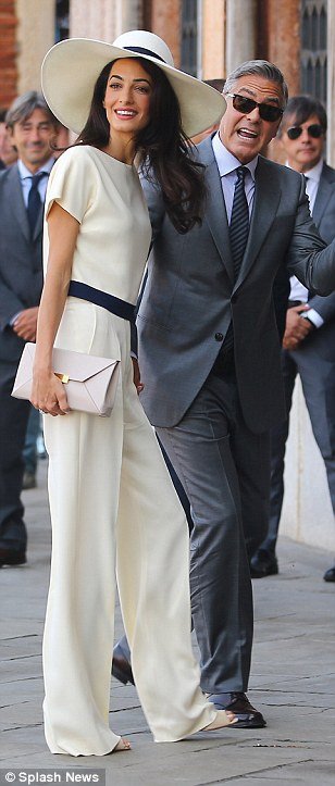 Το ακριβό γούστο της Αμάλ Αλαμουντίν: 20 ντυσίματα και η εξωφρενική τιμή τους [εικόνες] | iefimerida.gr 0