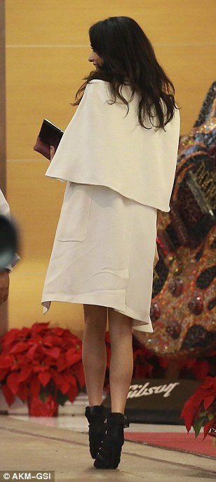 Το ακριβό γούστο της Αμάλ Αλαμουντίν: 20 ντυσίματα και η εξωφρενική τιμή τους [εικόνες] | iefimerida.gr 7