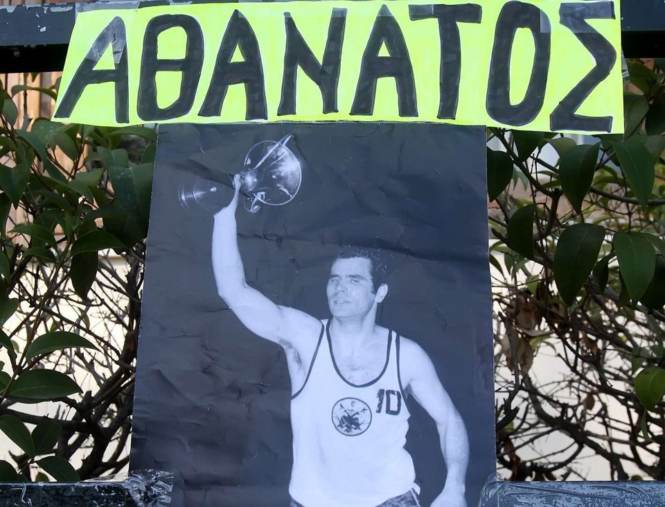 Η ΑΕΚ τιμά τον Γιώργο Αμερικάνο και αποσύρει το «10» στον ουρανό του ΟΑΚΑ [εικόνες & βίντεο] | iefimerida.gr 2