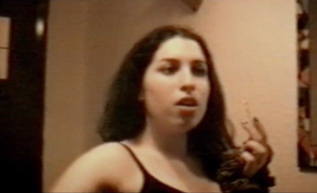 Ολη η ζωή της Amy Winehouse σε ένα ντοκιμαντέρ [εικόνες & βίντεο] | iefimerida.gr 0