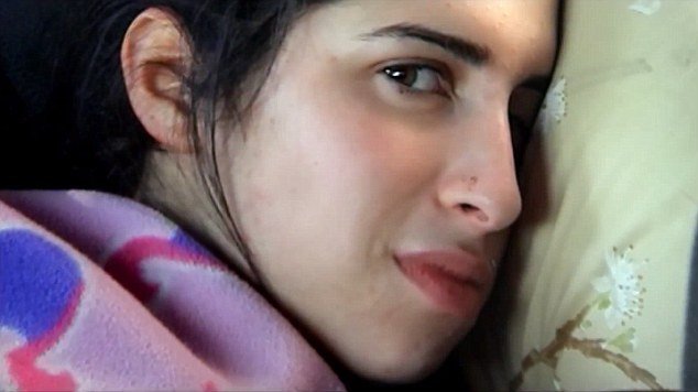 Ολη η ζωή της Amy Winehouse σε ένα ντοκιμαντέρ [εικόνες & βίντεο] | iefimerida.gr 2