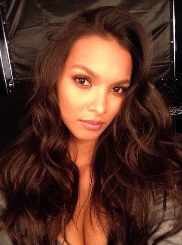 Τα 10 νέα εκρηκτικά μοντέλα της Victoria's Secret [εικόνες] | iefimerida.gr 4