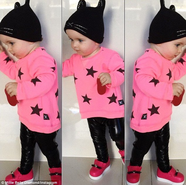 Το μωρό που τρέλανε το Διαδίκτυο - Φορά μόνο Louis Vuitton, Chanel και Burberry [εικόνες] | iefimerida.gr 10