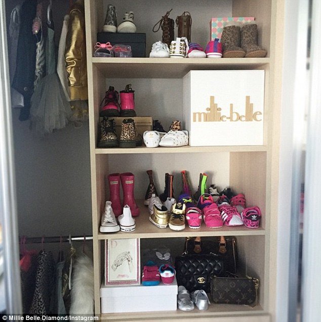 Το μωρό που τρέλανε το Διαδίκτυο - Φορά μόνο Louis Vuitton, Chanel και Burberry [εικόνες] | iefimerida.gr 5