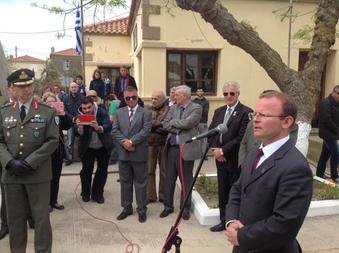 Αγριεύουν και οι Βρετανοί -Στεφάνι στη μνήμη του Σόντερς κατέθεσε ο Βρετανός πρέσβης [εικόνες] | iefimerida.gr 0