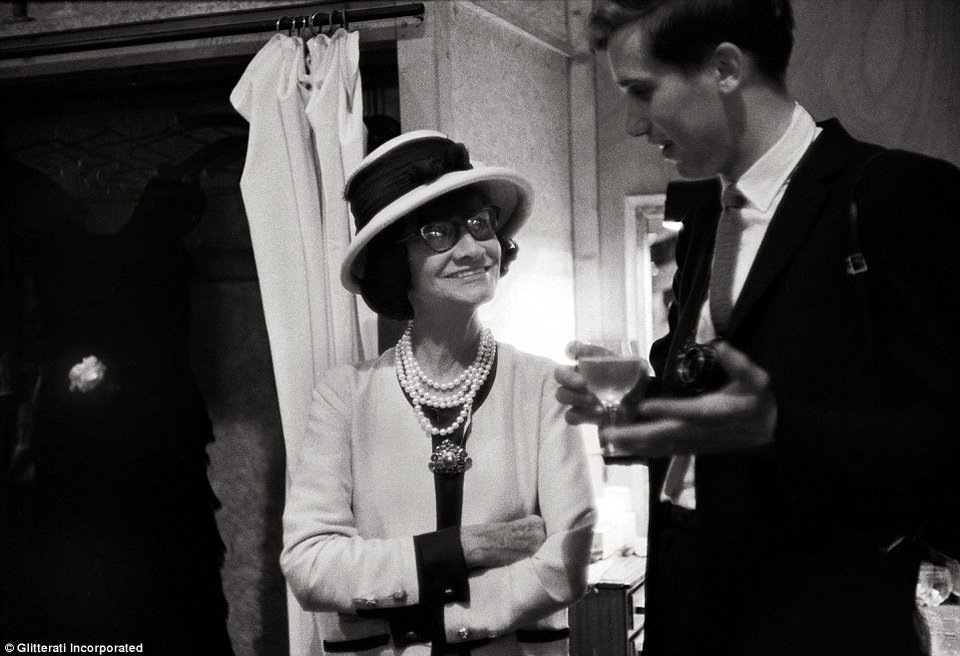 Μια μέρα με την Coco Chanel -Αδημοσίευτες φωτογραφίες της μεγάλης ντίβας της μόδας [εικόνες] | iefimerida.gr 4