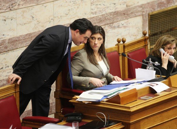 Η Ζωή τους εξόντωσε -Αποκοιμήθηκαν στα έδρανα οι βουλευτές [εικόνες] | iefimerida.gr 2