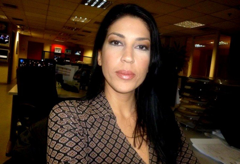 Η Ελένη Λαζάρου του Mega που κάνει ρεπορτάζ με το μωρό στην αγκαλιά έγινε viral [εικόνες] | iefimerida.gr 6