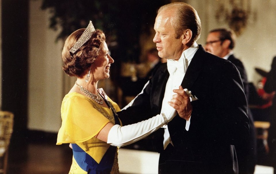 Ετσι μεγαλώνει μία βασίλισσα -Η Ελισάβετ, από τα πρώτα της βήματα μέχρι σήμερα [εικόνες] | iefimerida.gr 11