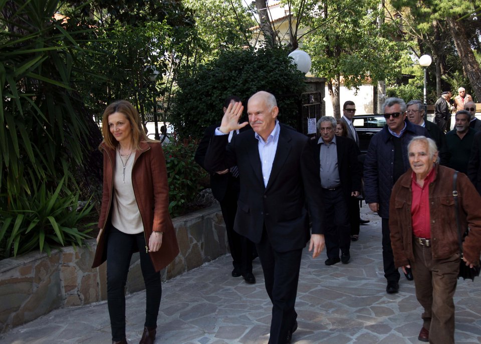 O Γιώργος Παπανδρέου διαψεύδει ότι παίρνει διαζύγιο με την Αντα | iefimerida.gr 0