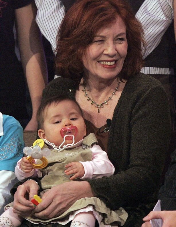 H 65χρονη με τα 13 παιδιά και τα 7 εγγόνια: Τώρα είναι έγκυος σε τετράδυμα [εικόνες] | iefimerida.gr 4