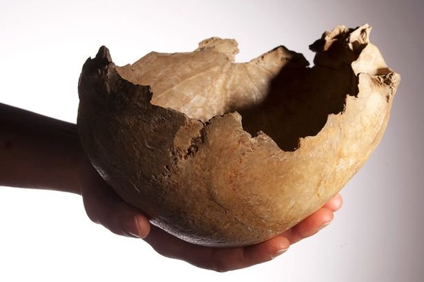 Οι αρχαίοι Βρετανοί έτρωγαν νεκρούς και έπιναν στα κρανία τους [εικόνες]  | iefimerida.gr 0