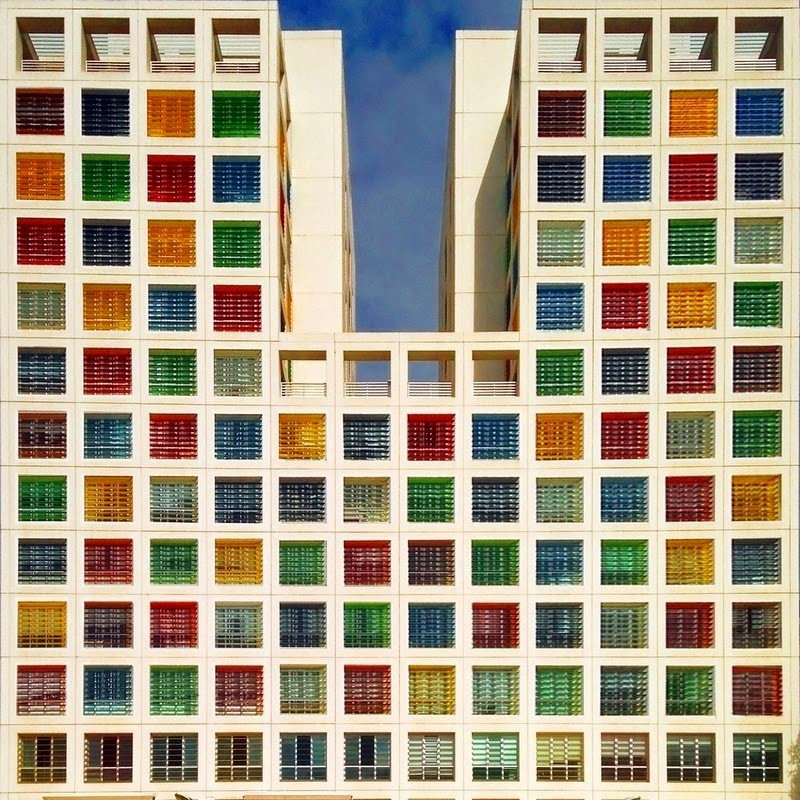 Ζωντανά χρώματα και γεωμετρικά μοτίβα – Οταν η Κωνσταντινούπολη μεταμορφώνεται σε ουράνιο τόξο [εικόνες]  | iefimerida.gr 2