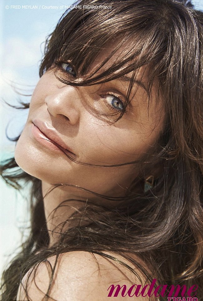 Ελενα Κρίστενσεν: Τόπλες στη άμμο στα 46 της [εικόνες]  | iefimerida.gr 2